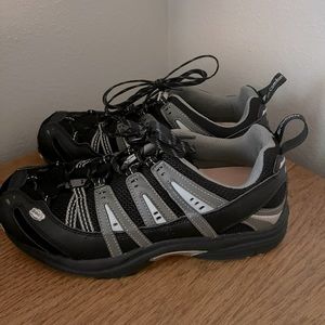 Dr. Comfort men’s athletic shoes